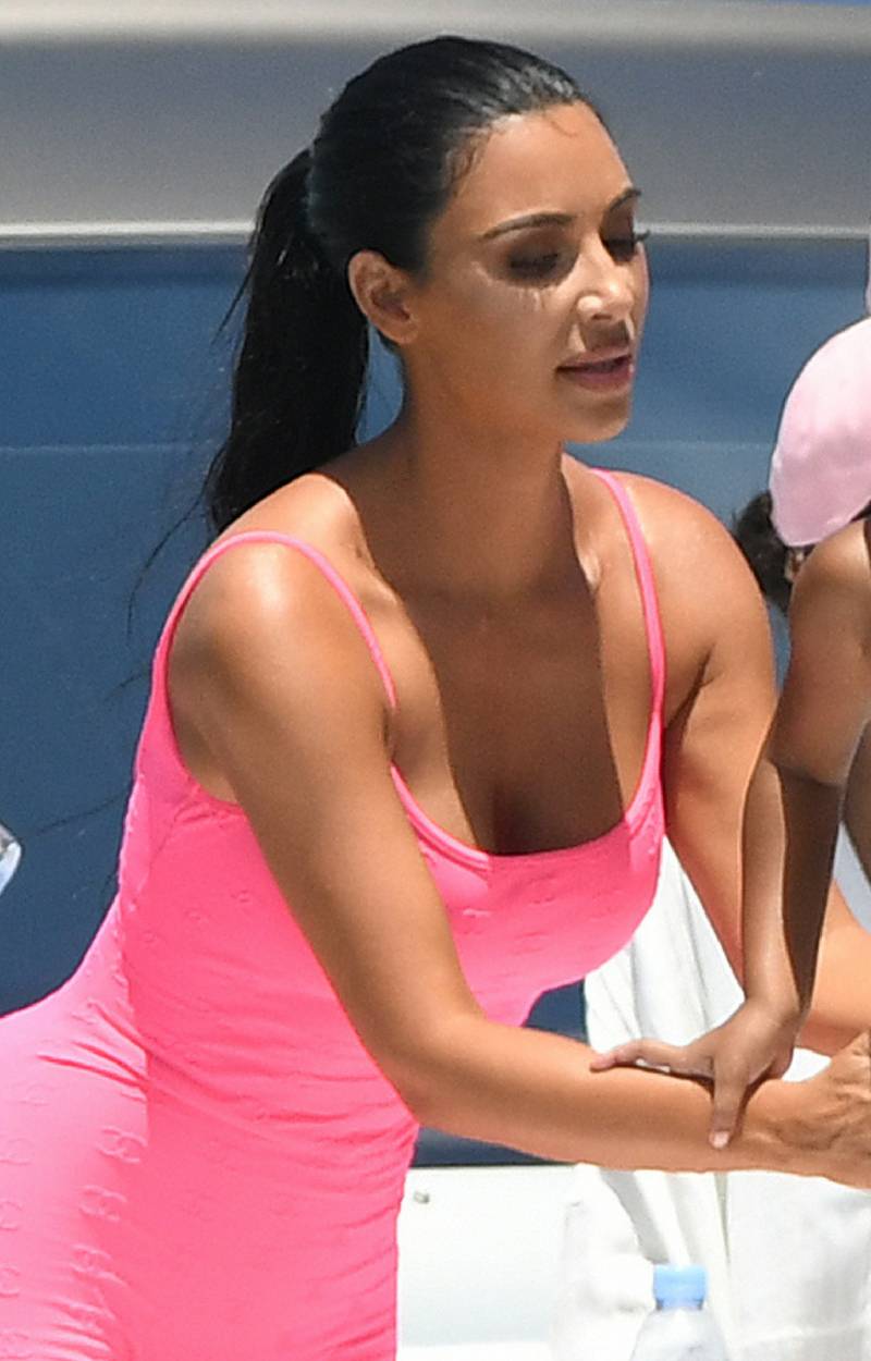 Niezadowolona North na wakacjach z Kim Kardashian