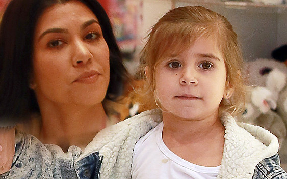 Taką matką jesteś? Internauci OBURZENI tym, co Kourtney zrobiła Penelope