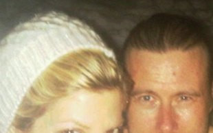 Tori Spelling w kostiumie kąpielowym na śniegu (FOTO)