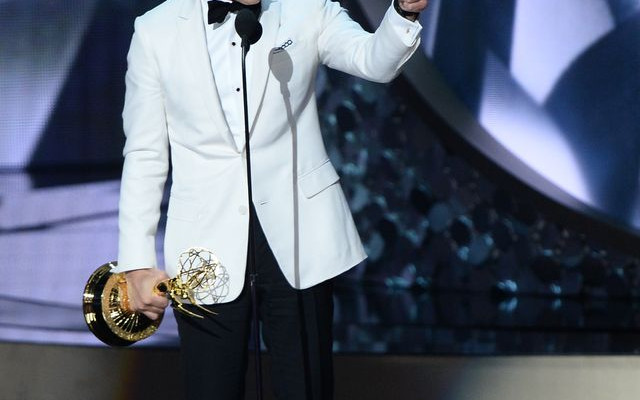 Emmy 2016: Rami Malek triumfuje za rolę w Mr. Robot! (VIDEO)