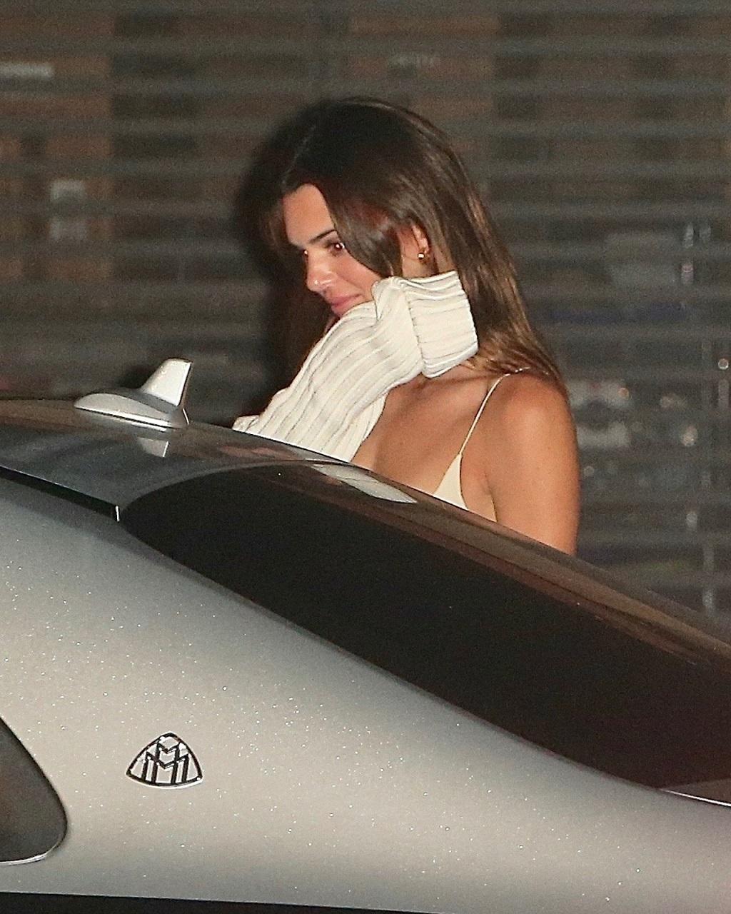 Kendall Jenner jest w związku? Kendall Jenner w drodze na randkę.