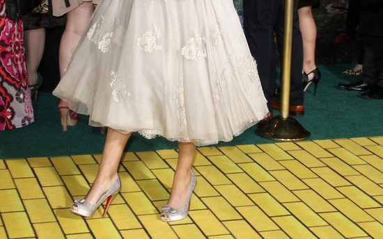 Mila Kunis na czerwonych dywanach