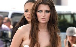 Mischa Barton pomyliła czerwone dywany