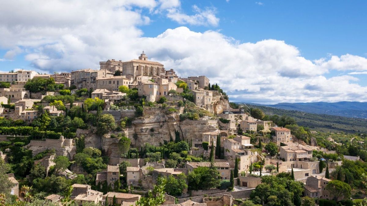 Sekrety małych francuskich miasteczek, które warto odkryć