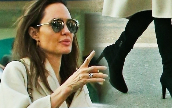Angelina Jolie w kozakach i płaszczu zakrywa chude ciało (ZDJĘCIA)