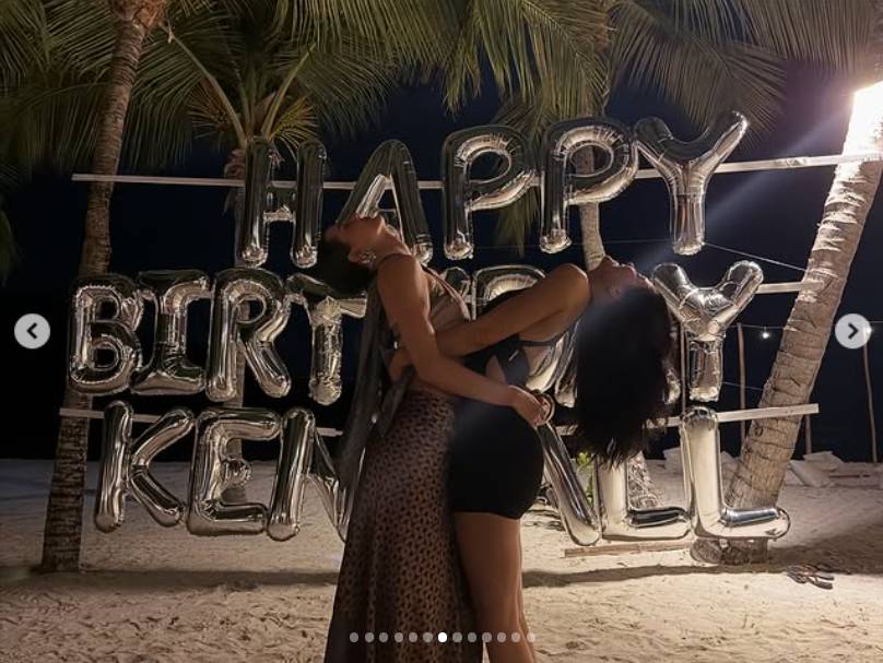 Kardashianki świętują 30. urodziny Kendall! Urządziły sobie prawdziwą balangę na plaży (FOTO)