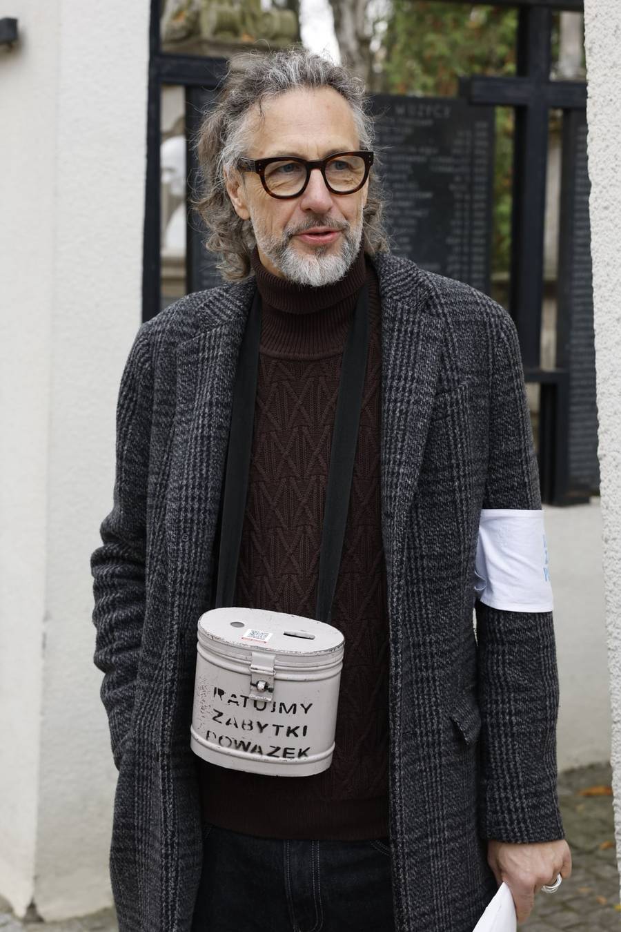 Gwiazdy wspierają kwesty na cmentarzach! Wśród nich: Szymon Majewski, Beata Tadla, Karol Strasburger (FOTO)