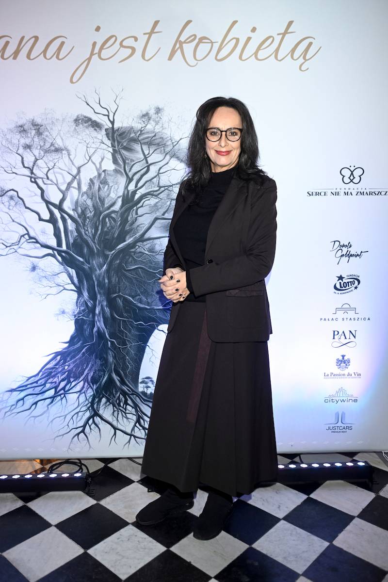 Gwiazdy na pokazie Doroty Goldpoint. Dorota Deląg, Małgorzata Pieczyńska, Magdalena Waligórska-Lisiecka z córką