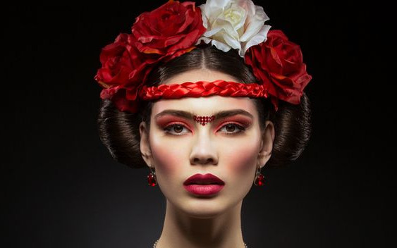 Wielki powrót monobrwi a la Frida Kahlo!