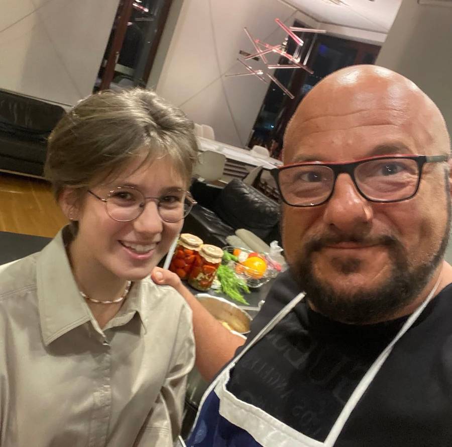 Dom Piotra Gąsowskiego to ponadczasowa klasyka. Tak mieszka gwiazda “TTBZ”