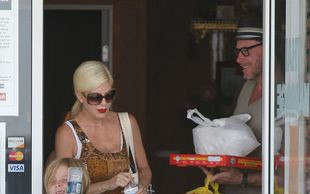 Rodzinna sielanka w wydaniu Tori Spelling (FOTO)