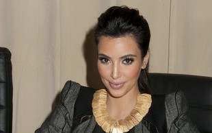 Siostry Kardashian znów promują (FOTO)