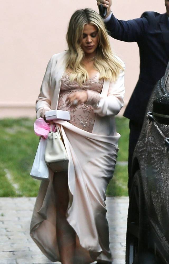 Opuchnięta Khloe ledwo wytrzymuje ostatnie dni ciąży! Musi robić to każdej nocy…