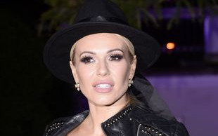 Doda, łap piersi, bo uciekają! (FOTO)