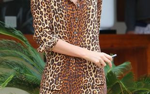 Miranda Kerr zmyła makijaż i wypoczywa na plaży (FOTO)