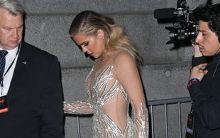 Khloe Kardashian zaryzykowała i założyła naked dress (FOTO)