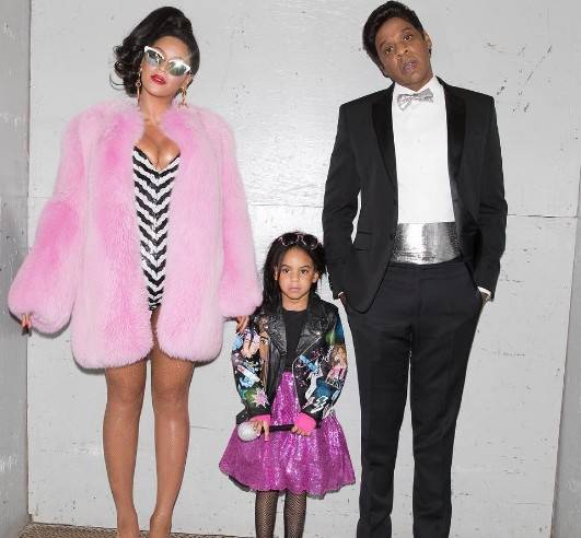 Jay Z i Beyonce SKAKALI SOBIE DO GARDEŁ podczas wizyty w podstawówce