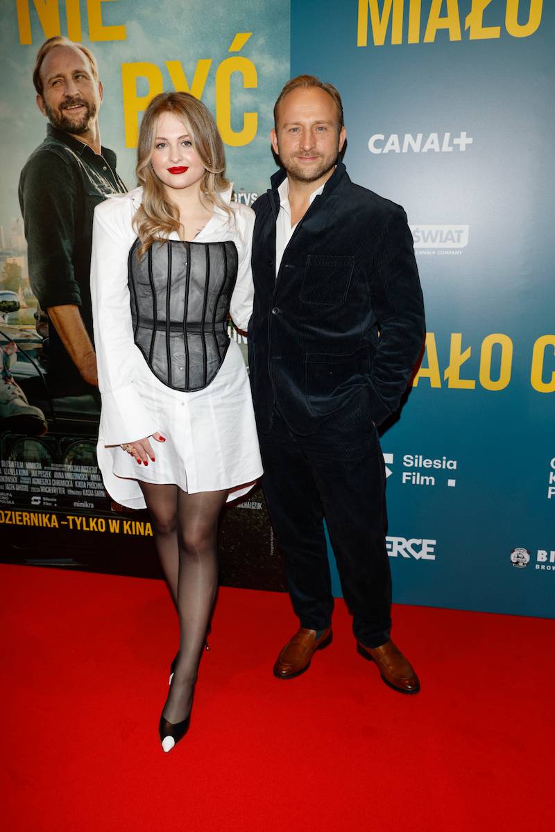 Premiera filmu “Miało Cię nie być”. Borys Szyc z córką. Aktor pęka z dumy
