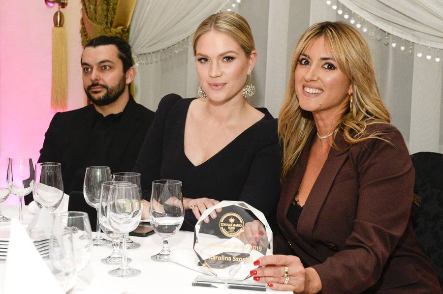 Gala Zdrowa i Rodzinna Marka Roku 2019: Zosia Ślotała z narzeczonym, Chodakowska z drogą torebką, Edyta Herbuś…