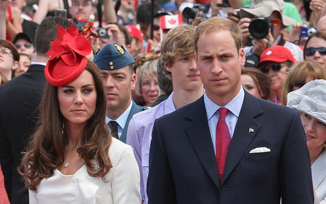 Oszpecili Księcia Williama i Kate Middleton (FOTO)