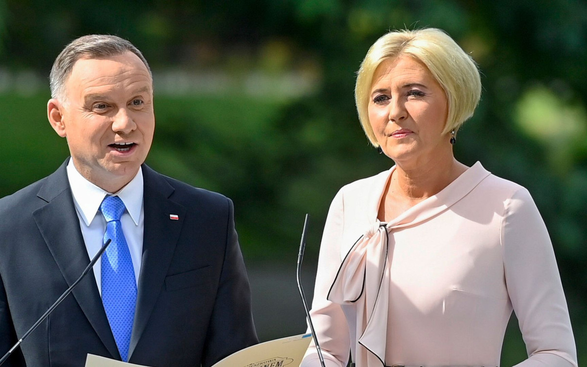 Andrzej Duda składa walentynkowe życzenia i… zalicza wpadkę!