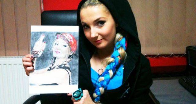 Cleo –  jedna z muz Donatana