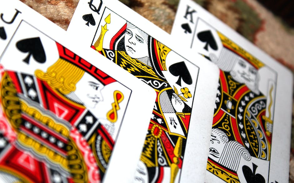 Wirtualne gry karciane – rozwiń strategiczne myślenie z grą Pasjans Pająk