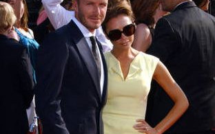 Victoria Beckham w luźnej sukience – to ci nowość! (FOTO)