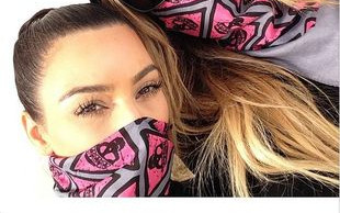 Co powiecie na Kardashianki tarzające się w błocie? (FOTO)