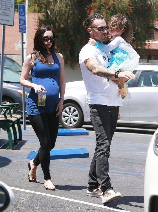 Wszystko, co musisz wiedzieć o trzecim dziecku Megan Fox