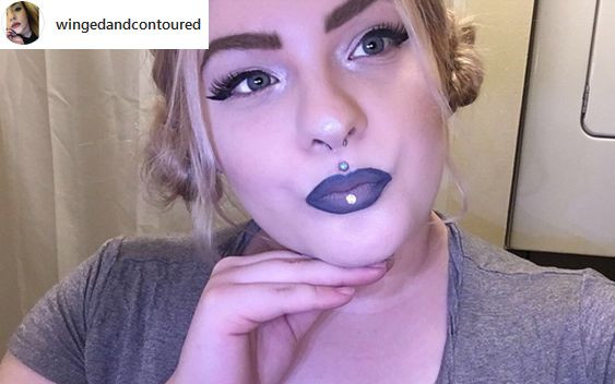 Gościom restauracji nie spodobał się makijaż kelnerki. Co jej zrobili?