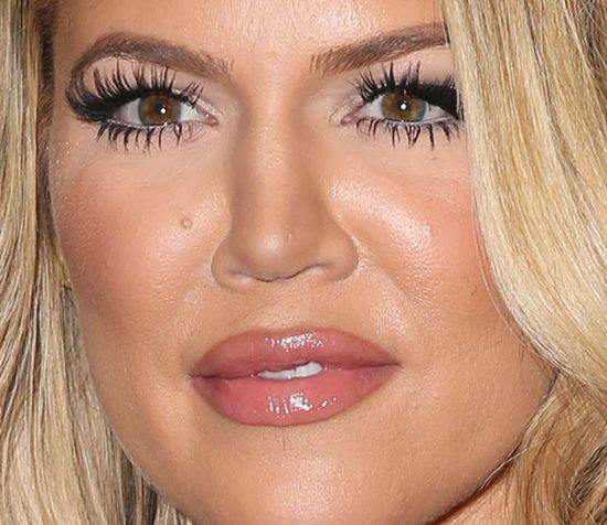 13 zdjęć, które ukazują, jak naprawdę wygląda twarz Khloe Kardashian