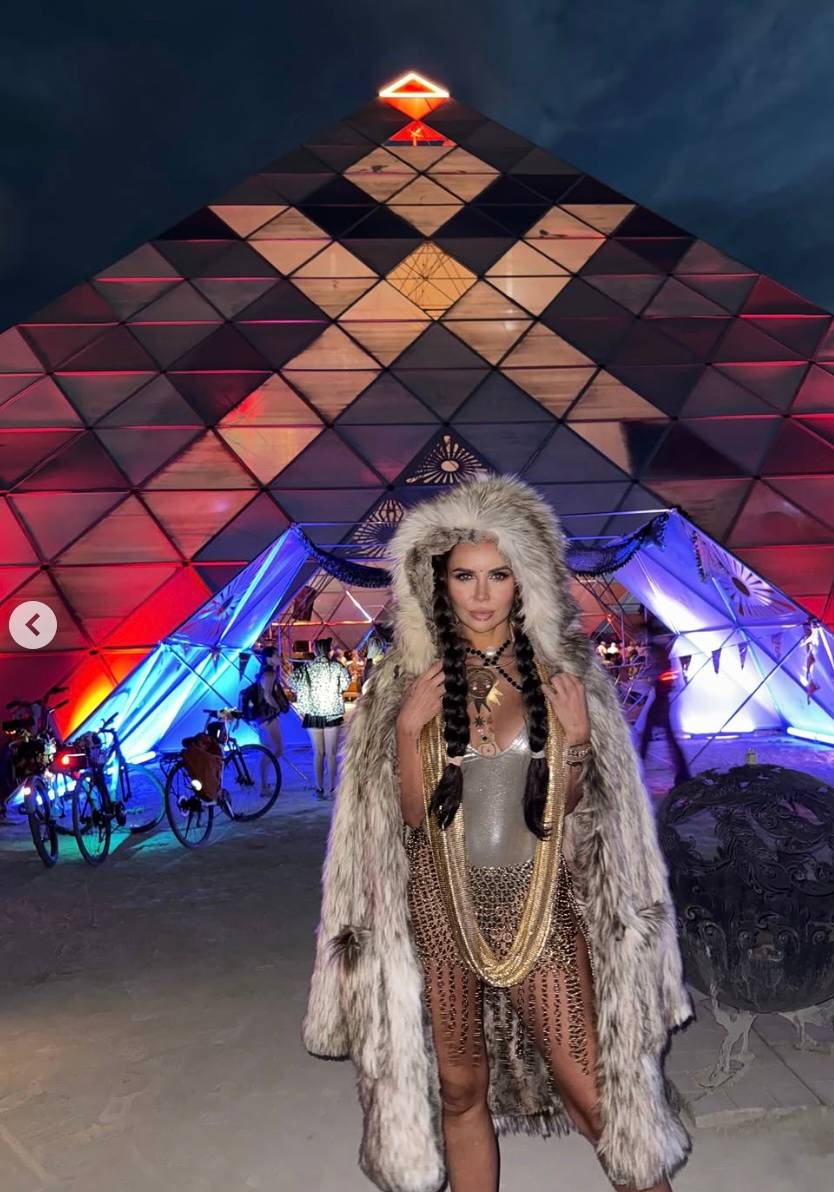 Natalia Siwiec ROZPALIŁA internet kolejnymi zdjęciami z Burning Man: “Miejsce gdzie dorośli mogą być dziećmi”