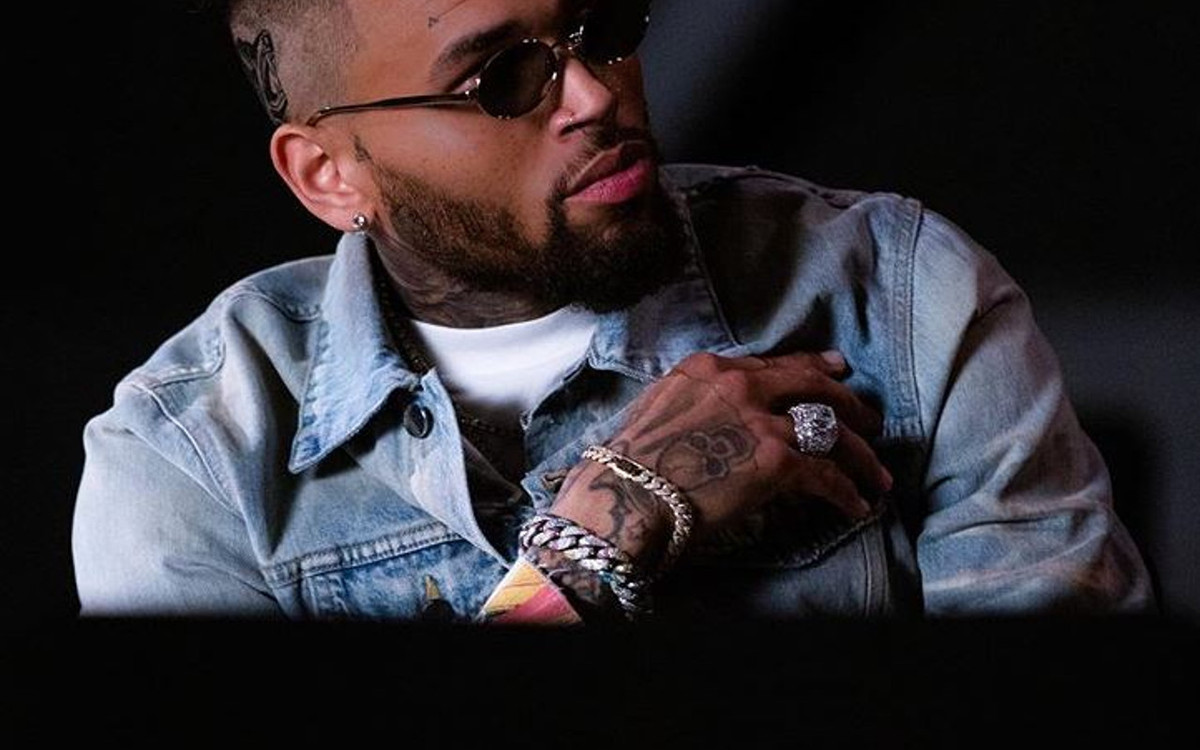 Chris Brown skarży się, że ludzie “wciąż go nienawidzą” za pobicie Rihanny