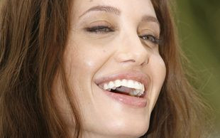 Angelina Jolie rodzi!