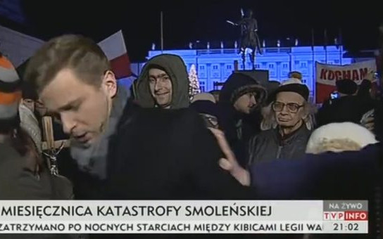 Dziennikarz TVP Info musiał uciekać z miejsca nagrania