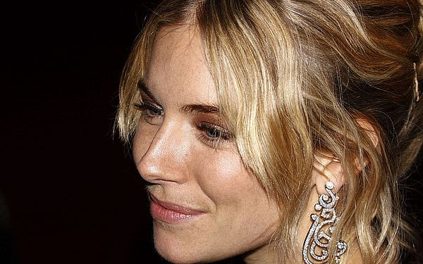 Meszek nad ustami (FOTO)