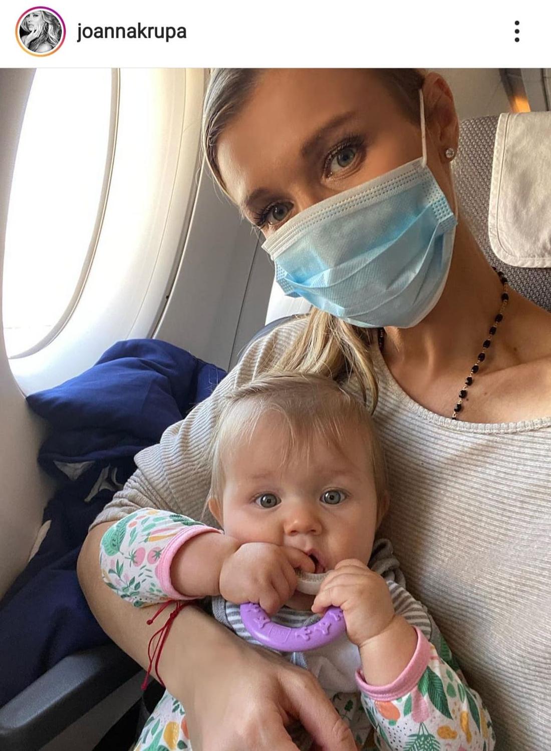 Joanna Krupa pokazała trudy macierzyństwa. Tak wyglądała po<p>Tylko ty mogłabyś wyglądać bajecznie w stroju splamionym przeciekającą pieluchą. Do tego potrzeba talentu, moja droga!</p>
</blockquote><div class=