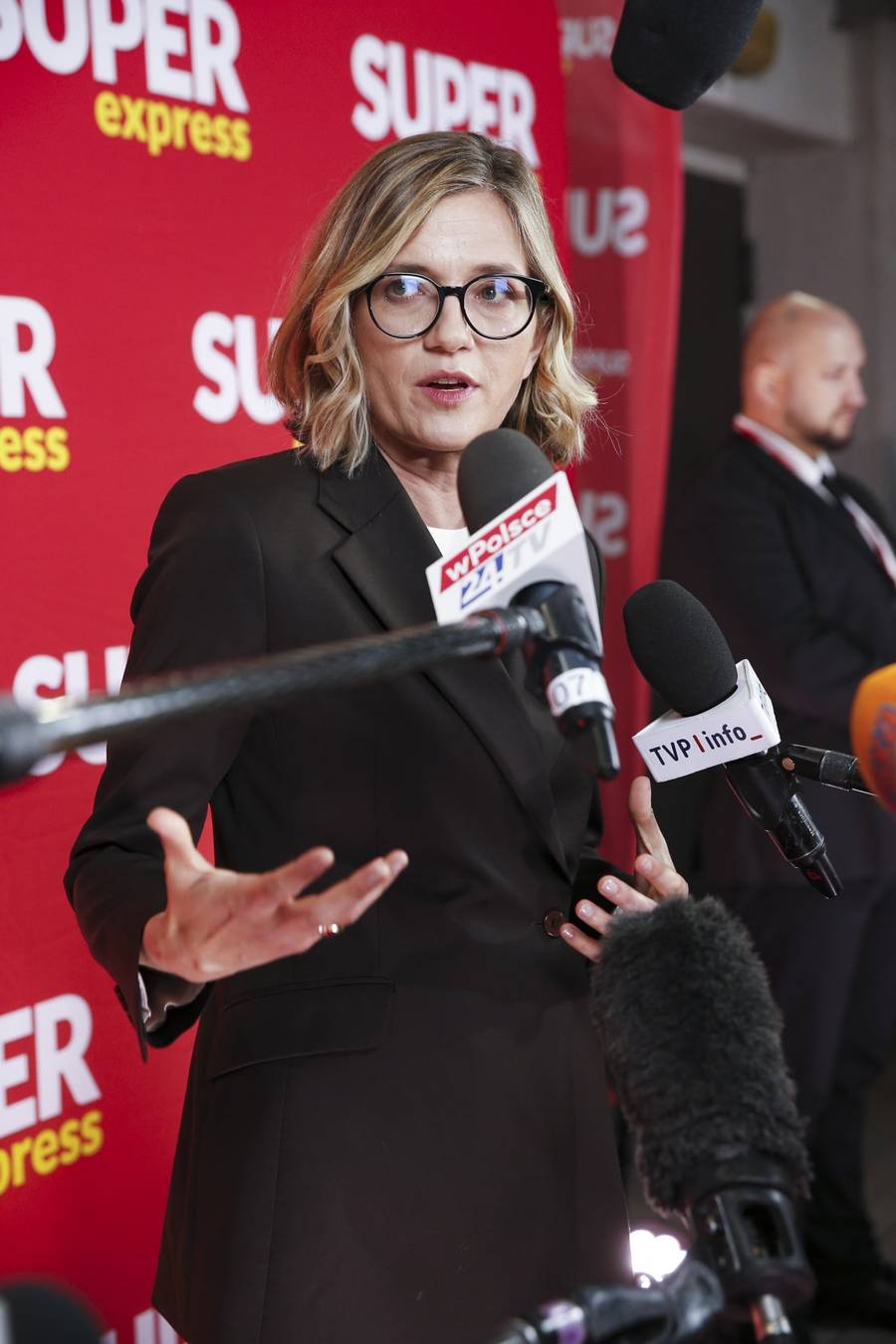 TikToker ostro o stylizacjach Magdaleny Biejat! Kandydatka na Prezydenta powinna udać się do stylisty? (FOTO)