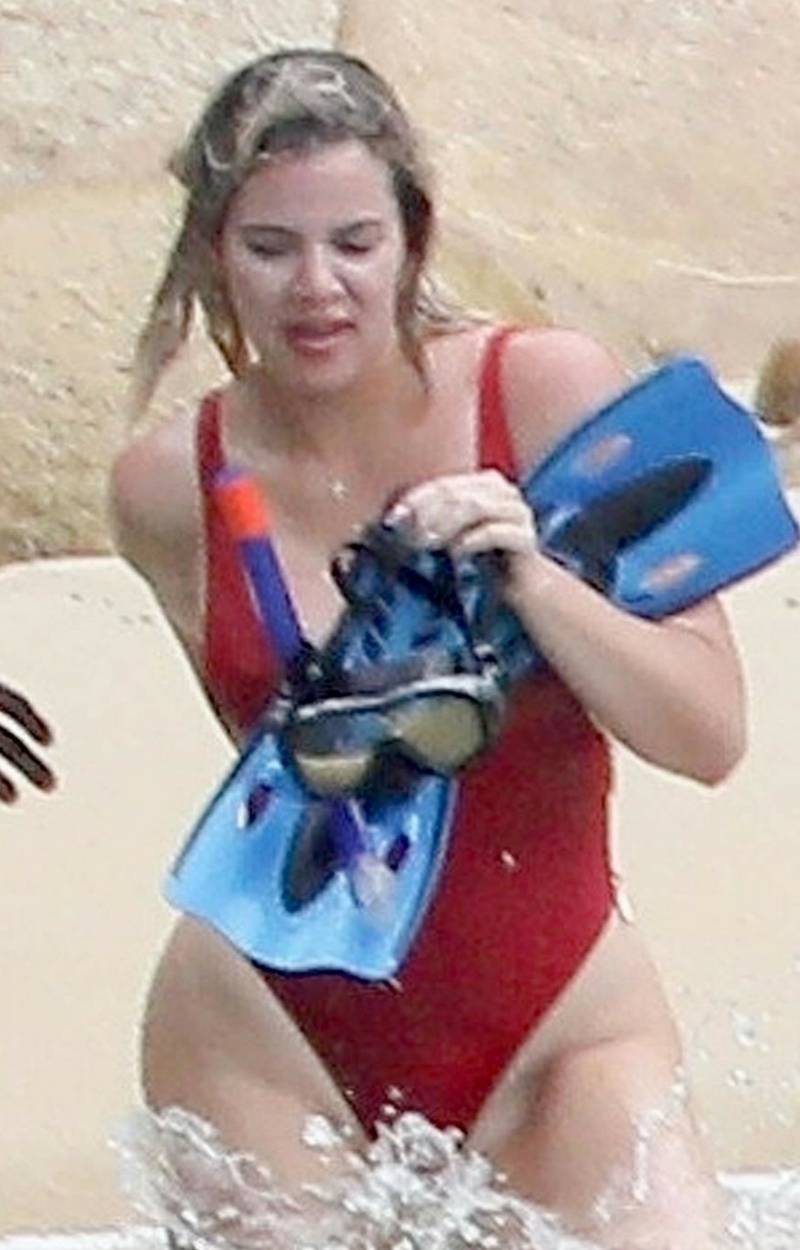 Znowu zakochana Khloe pluska się z Tristanem w morzu!