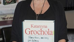 Katarzyna Grochola wyprostowała włosy? (FOTO)