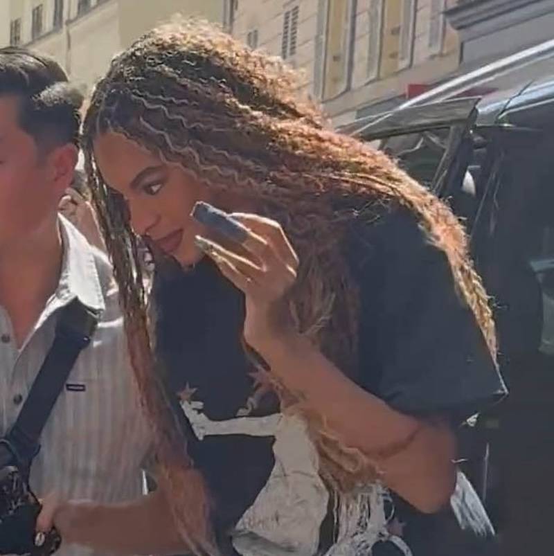 Blue Ivy wygląda identycznie jak mama! Przyłapana w Paryżu z tatą