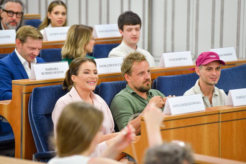 Obrady w Senacie RP z udziałem gwiazd. Małgorzata Rozenek, Anna Dereszowska…
