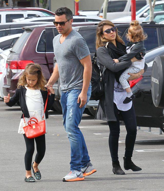 Jessica Alba z rodziną na zakupach