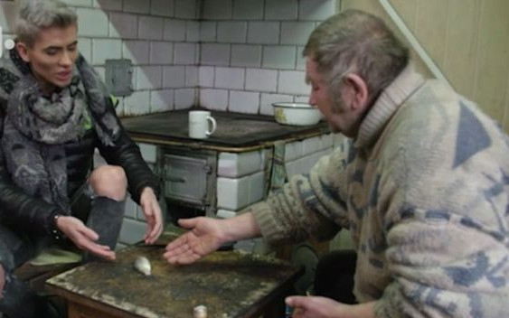 HIT! Czy Żywy Ken uratuje RYBĘ? (VIDEO)