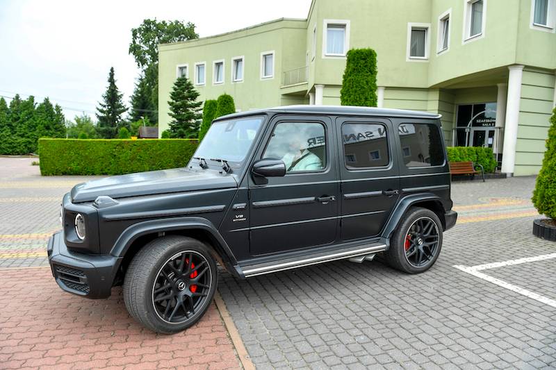 Krzysztof Rutkowski poświęcił swoje samochody. Istny spektakl religijny!