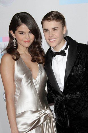 selena-gomez-justin-bieber-pierscionek-R1