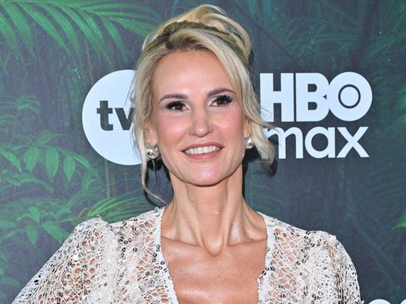 Dominika Tajner z talią osy na ściance. To metamorfoza stulecia! Fot. KAPIF.