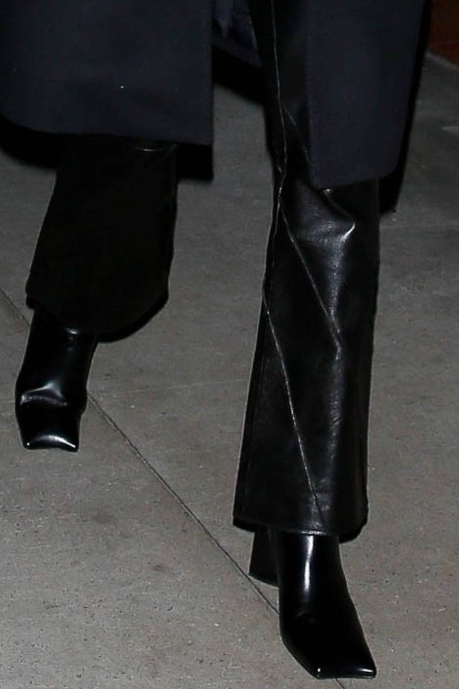 Rihanna w nietypowych butach.