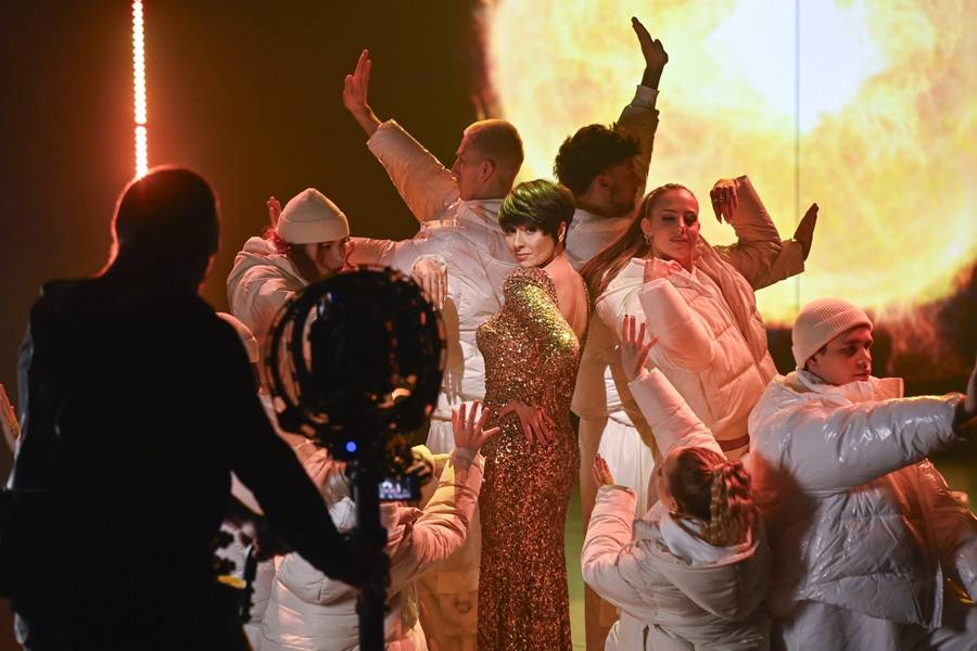 TVP ujawniło gwiazdy Sylwestra z Dwójką! Takich zmian w obsadzie jeszcze nie było (FOTO)